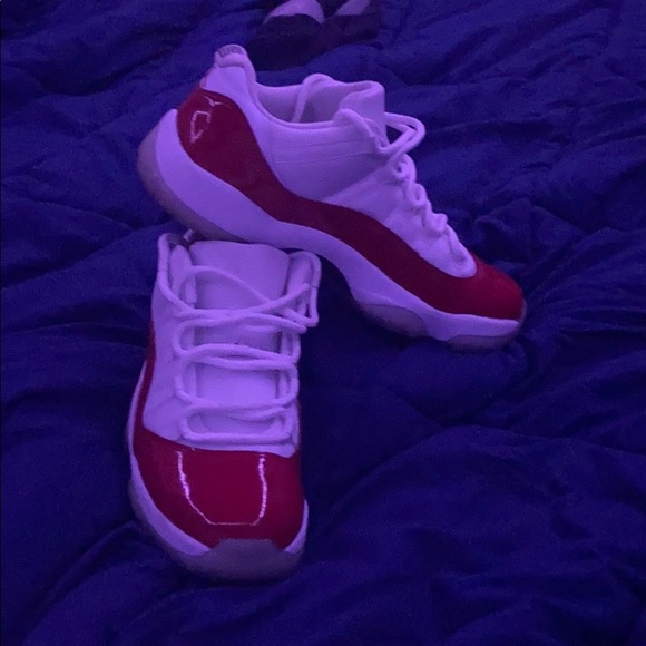 jordan 11 cherry 11 low - Picture 3 of 4